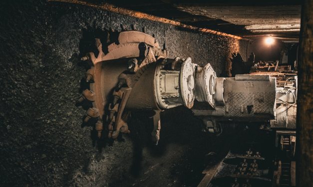 AEM, ABX, WPM Steady as Scorpio Gold Reports Positive Drill Results in Nevada Expansion Project
